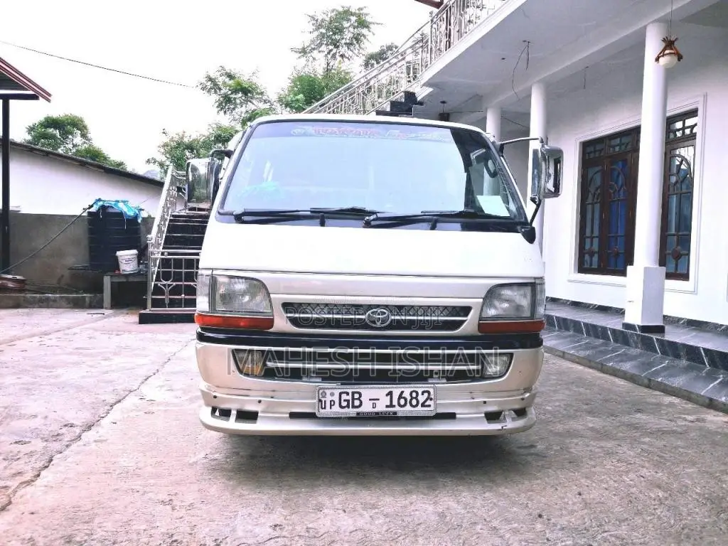 Toyota Dolphin 1999 Van (Used)