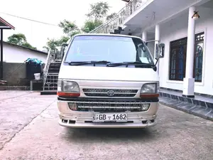 Toyota Dolphin 1999 Van (Used)