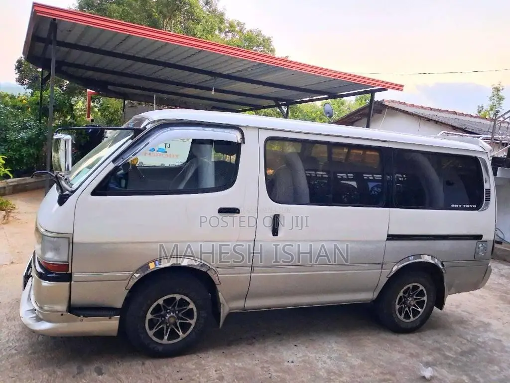 Toyota Dolphin 1999 Van (Used)