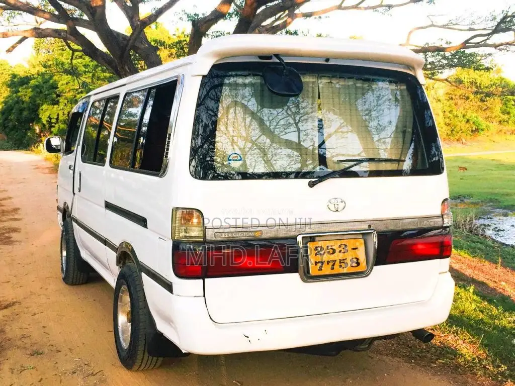 Toyota Dolphin 113 1995 Van (Used)