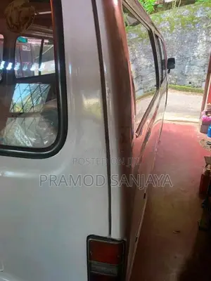 Toyota HIACE 1980 Van (Used)