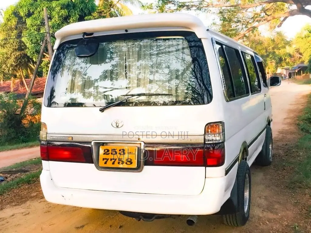 Toyota Dolphin 113 1995 Van (Used)
