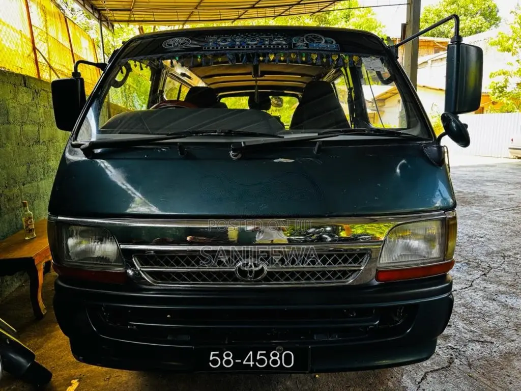 Toyota Dolphin 109 1991 Van (Used)