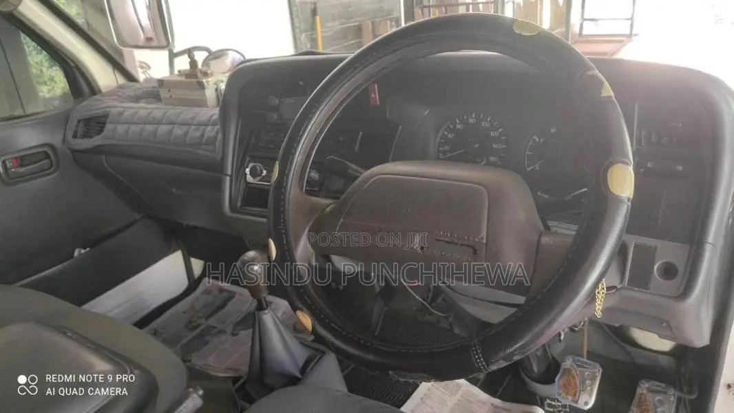 Toyota Hiace Dolphin 1993 Van (Used)
