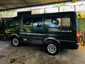 Toyota Dolphin 109 1991 Van (Used)