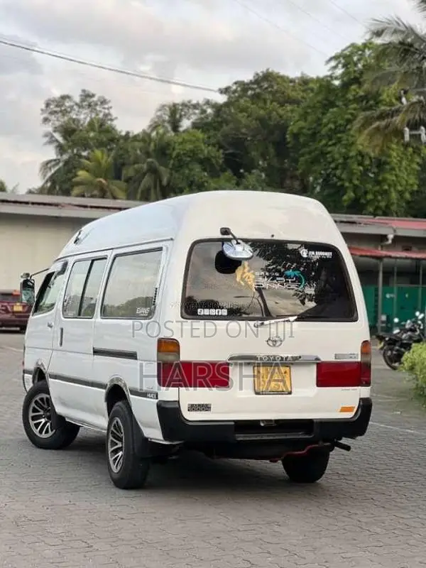 Toyota Dolphin 113 1998 Van (Used)