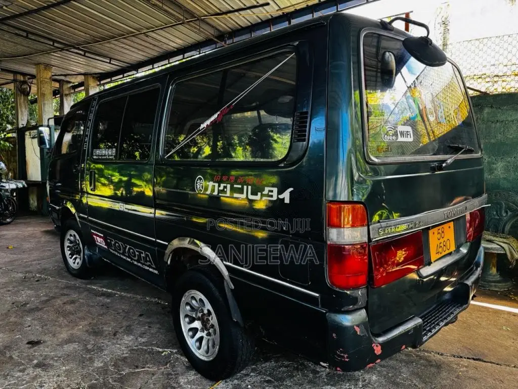 Toyota Dolphin 109 1991 Van (Used)