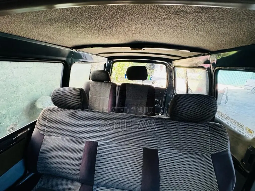 Toyota Dolphin 109 1991 Van (Used)