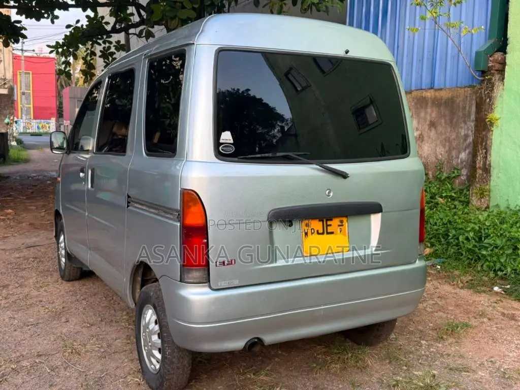 Daihatsu S200 2000 Van (Used)
