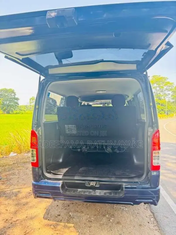 Toyota KDH 2013 Van (Used)