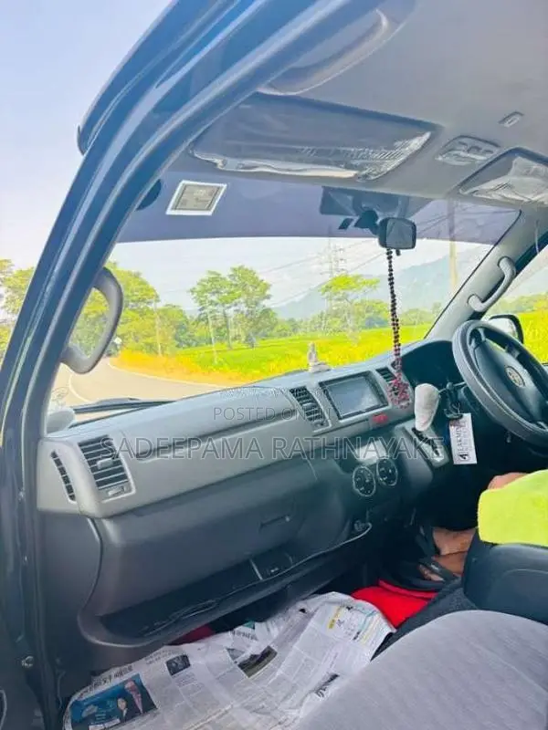 Toyota KDH 2013 Van (Used)