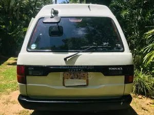 Toyota CR27 1998 Van (Used)