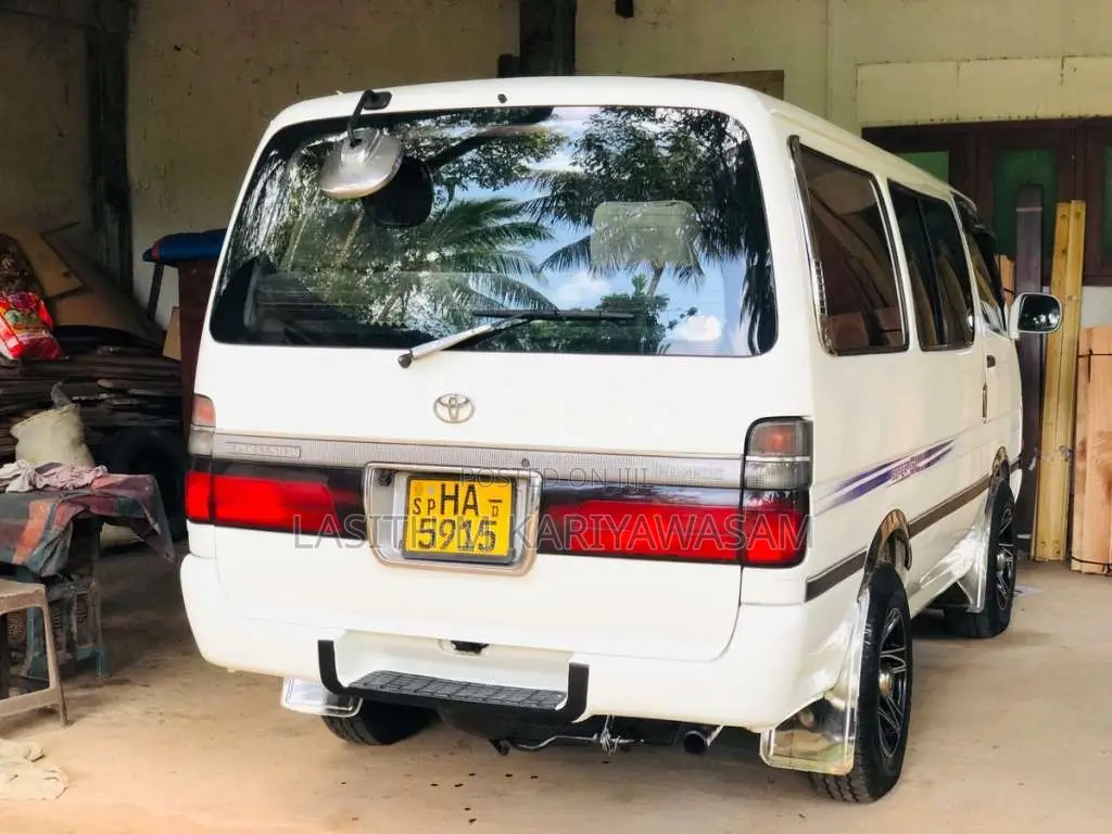 Toyota Dolphin 1996 Van (Used)