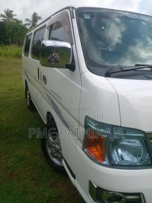 Nissan Caravan 2011 Van (Used)