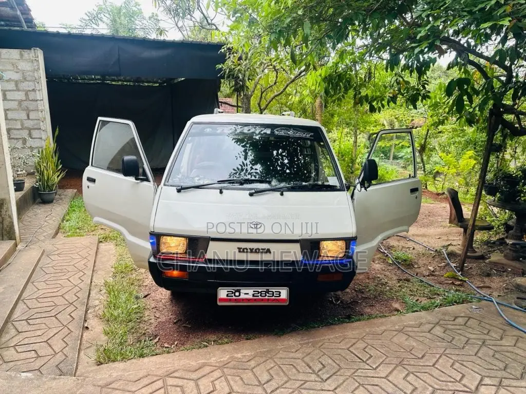 Toyota TownAce DX 1988 Van (Used)