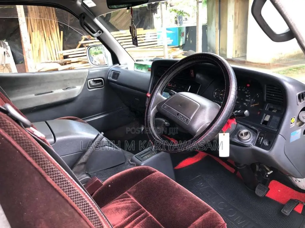 Toyota Dolphin 1996 Van (Used)