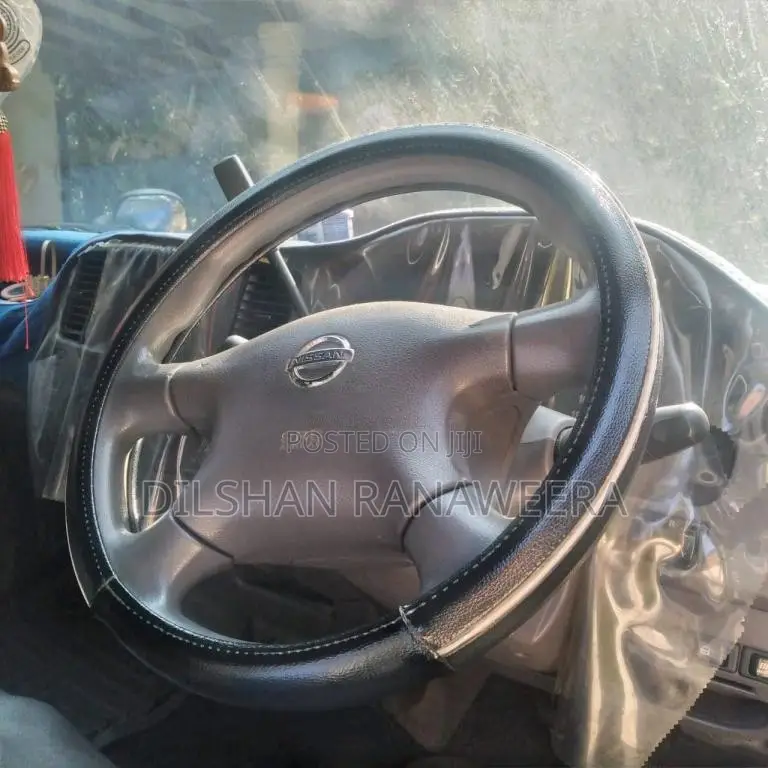 Nissan Caravan 2011 Van (Used)