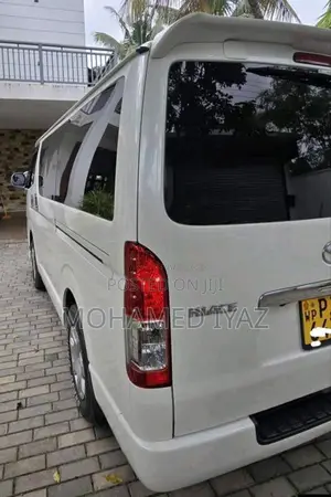 Toyota KDH 2015 Van (Used)