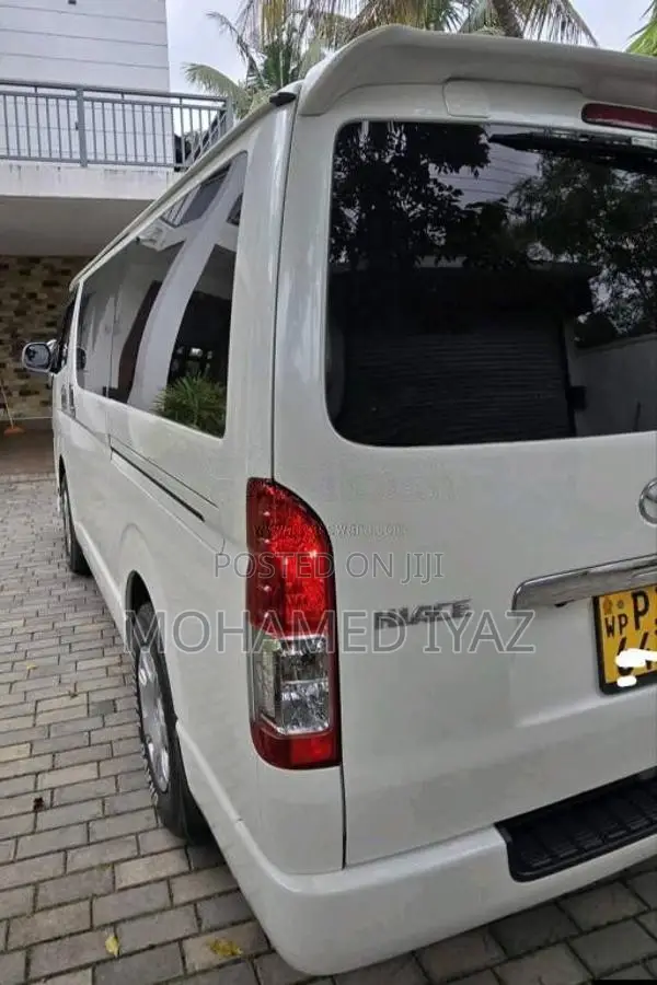Toyota KDH 2015 Van (Used)