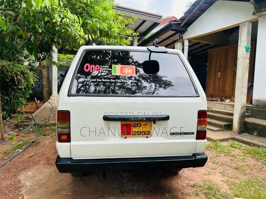 Toyota TownAce DX 1988 Van (Used)