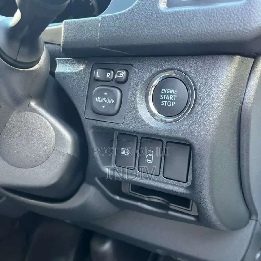 Toyota GDH 2025 Van Unregistered (Recondition)