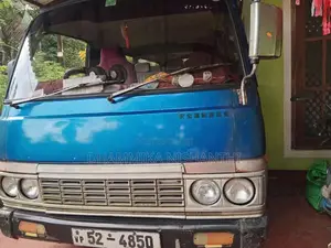 Nissan Vrg 1985 Van (Used)