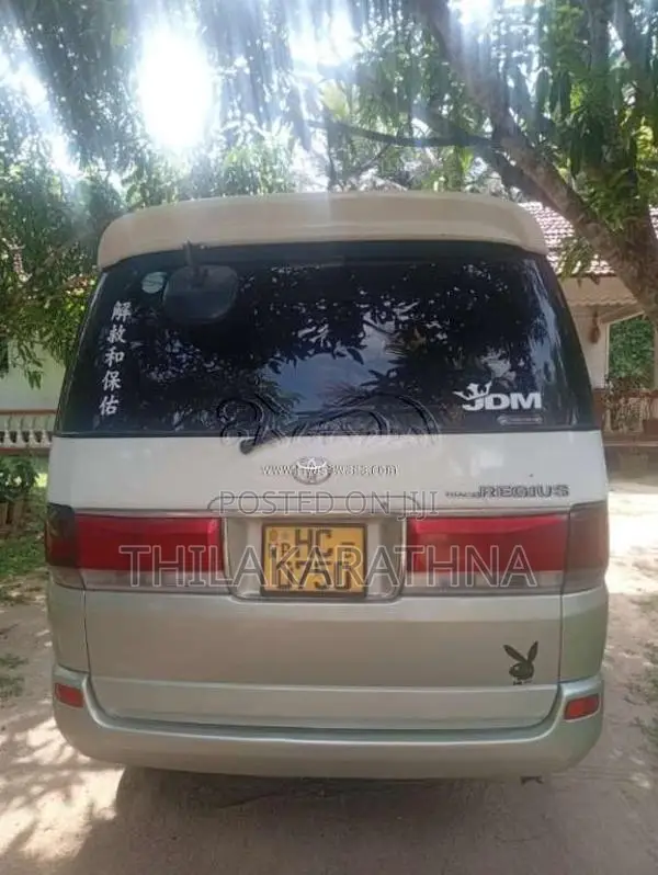 Toyota Regius 2003 Van (Used)