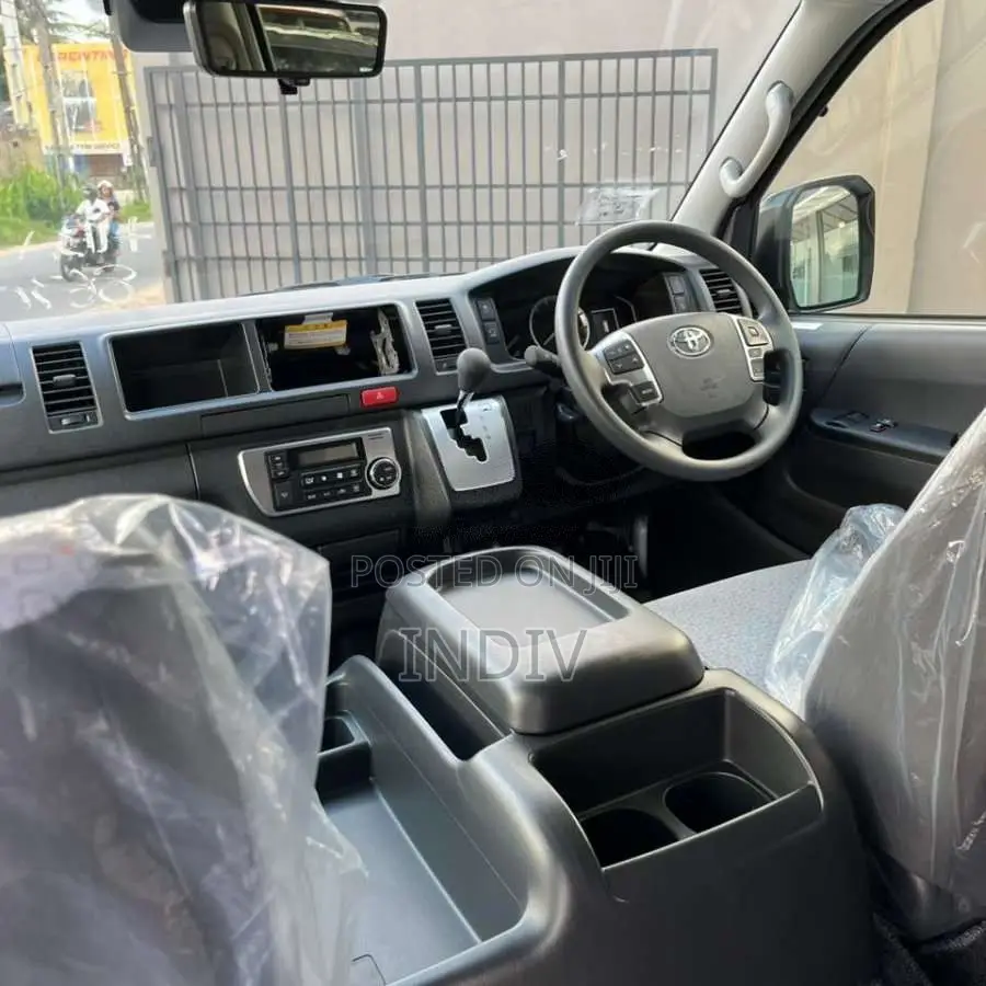Toyota GDH 2025 Van Unregistered (Recondition)
