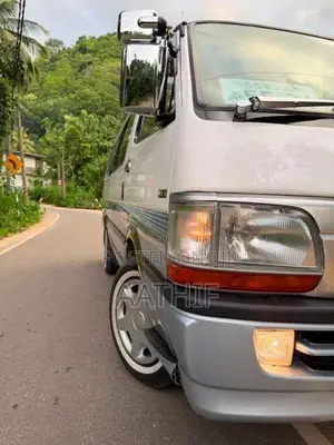 Toyota Dolphin 2002 Van (Used)