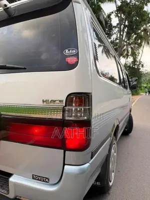 Toyota Dolphin 2002 Van (Used)