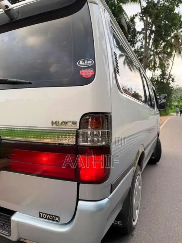 Toyota Dolphin 2002 Van (Used)