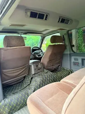 Toyota Dolphin 2002 Van (Used)