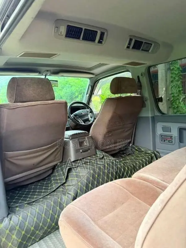 Toyota Dolphin 2002 Van (Used)