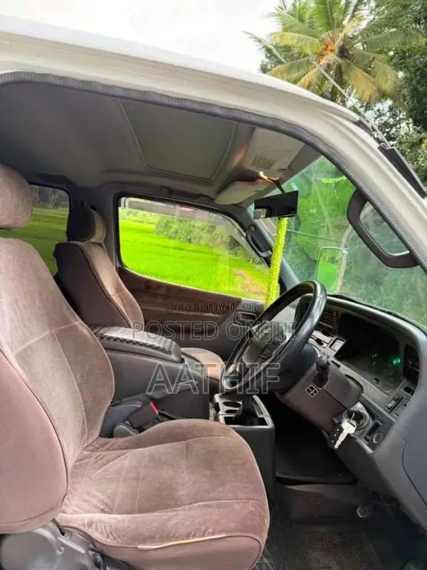 Toyota Dolphin 2002 Van (Used)