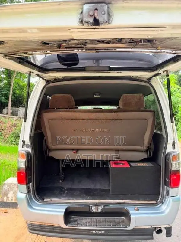 Toyota Dolphin 2002 Van (Used)