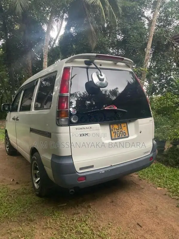 Toyota NOAH KR42 2004 Van (Used)