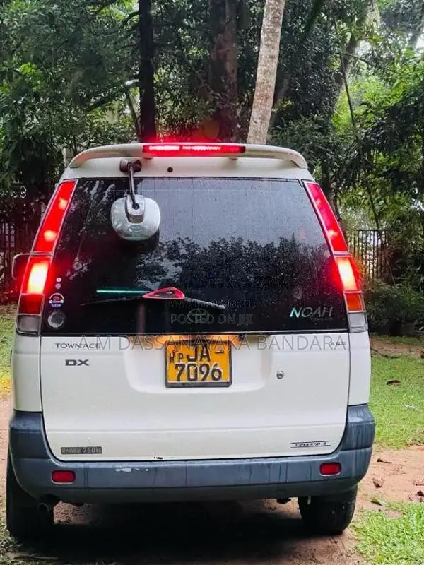 Toyota NOAH KR42 2004 Van (Used)