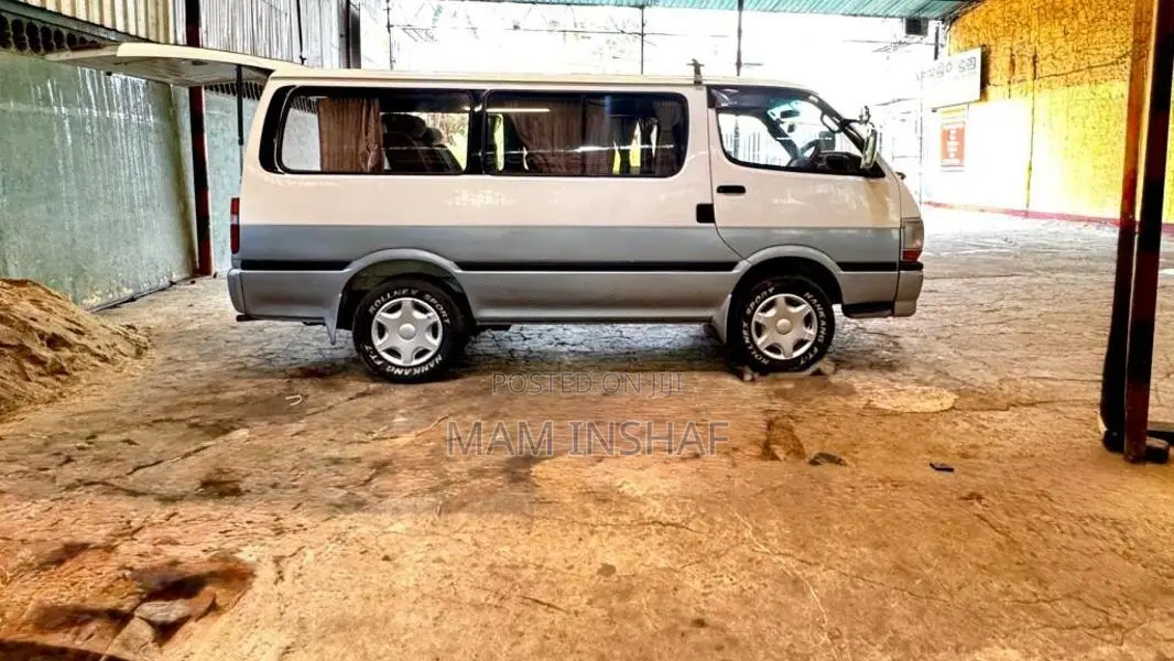 Toyota 109 1998 Van (Used)