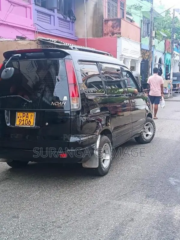 Toyota Noah KR42 2002 Van (Used)