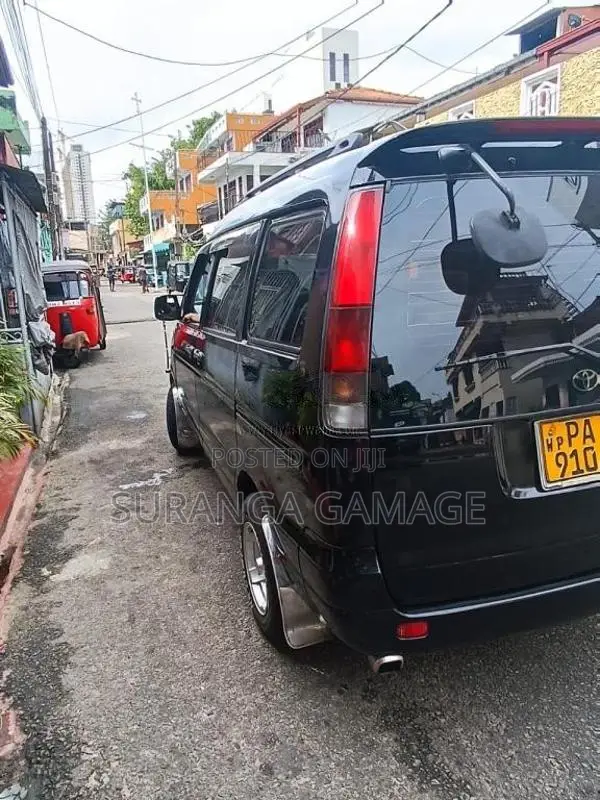 Toyota Noah KR42 2002 Van (Used)