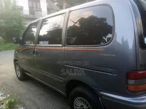 Nissan Serena 1993 Van (Used)