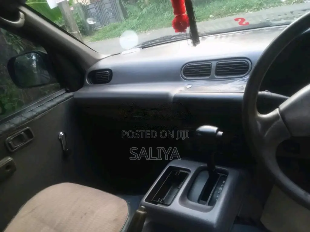 Nissan Serena 1993 Van (Used)