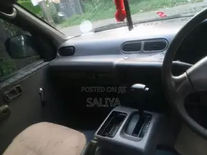Nissan Serena 1993 Van (Used)
