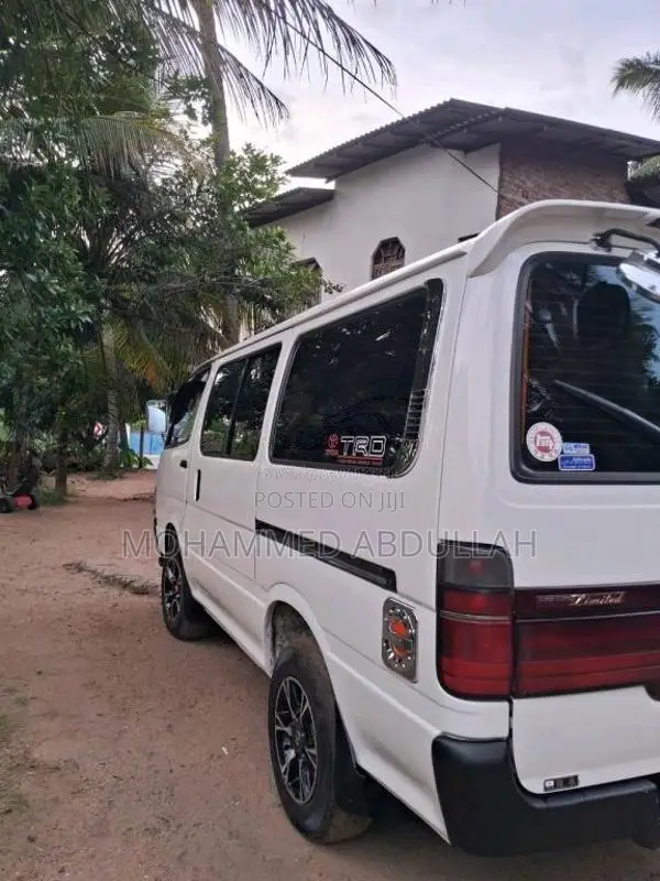 Toyota Dolphin 1999 Van (Used)