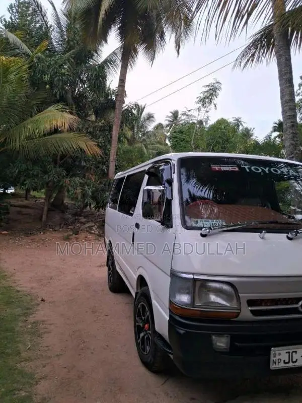 Toyota Dolphin 1999 Van (Used)