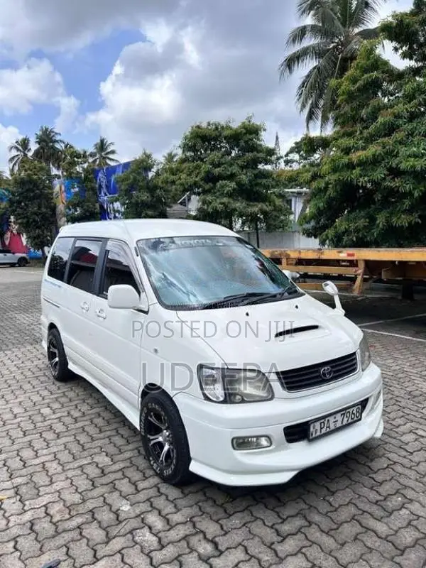 Toyota Noah 2001 Van (Used)