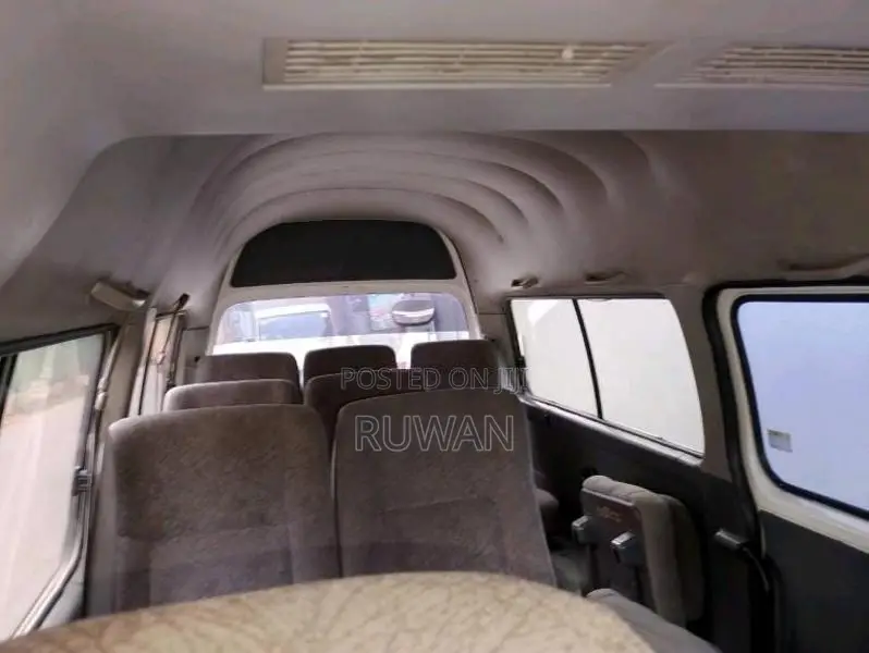 Nissan E25 2002 Van (Used)