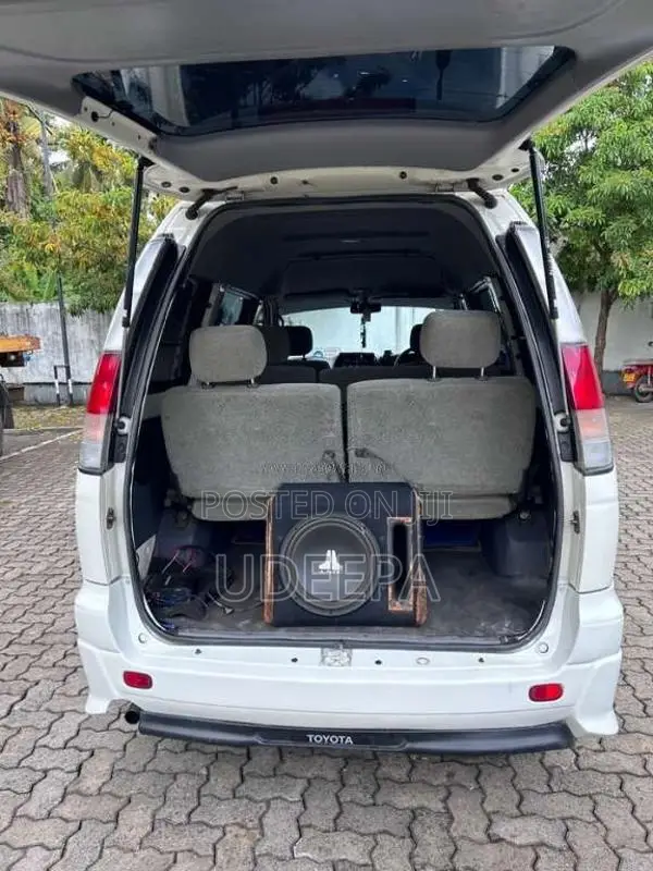 Toyota Noah 2001 Van (Used)