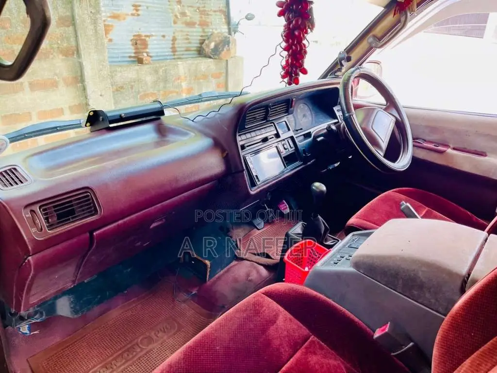 Toyota Dolphin 1990 Van (Used)