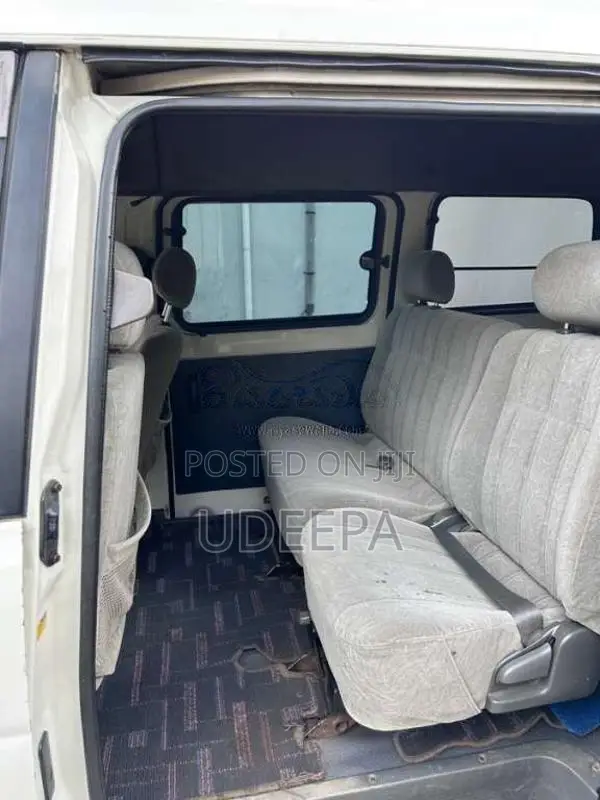 Toyota Noah 2001 Van (Used)